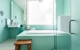 Frame Hotel - Treehouse